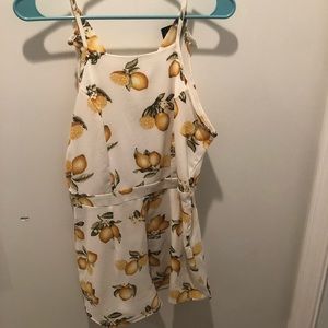 Adorable lemon romper 🍋